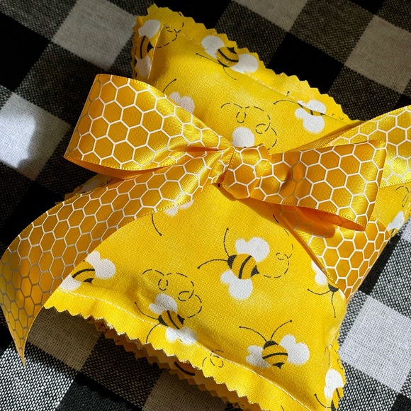 ⤵️🆕 Mini Pillows Honey Bee | farmhouse| Shelf/Tiered Tray/Basket set 🐝 - Picture 4 of 16